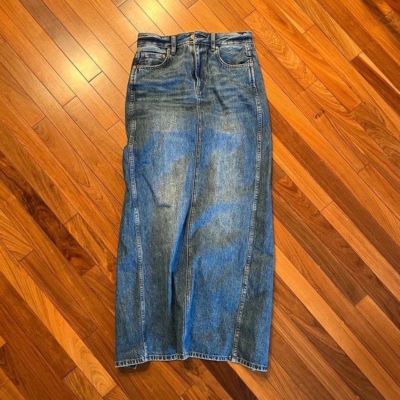 Aritzia denim forum the 90s pencil Maxi denim skirt, size 26 - Picture 2 of 4